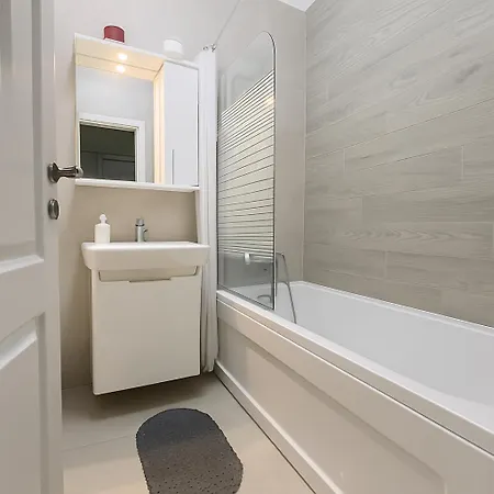 Entire Near Unirii Center In Sector 5 - 706 Apartamento