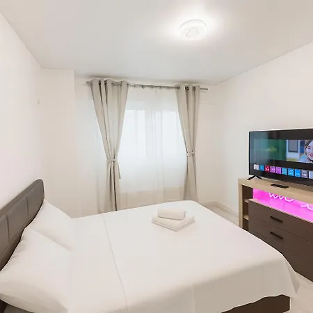 Entire Near Unirii Center In Sector 5 - 706 * Bucharest