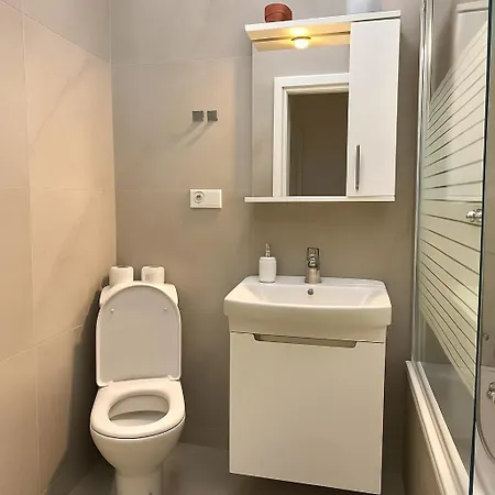 Entire Near Unirii Center In Sector 5 - 706 Apartment *